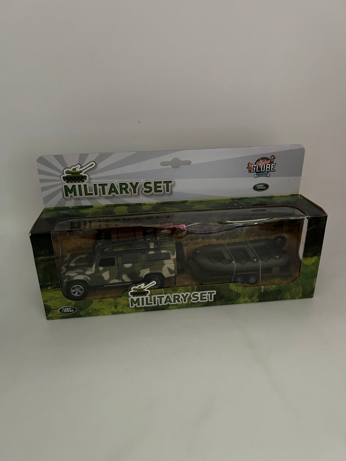 KIDS GLOBE Land Rover Defender Military set / Army / NEW - BOXED