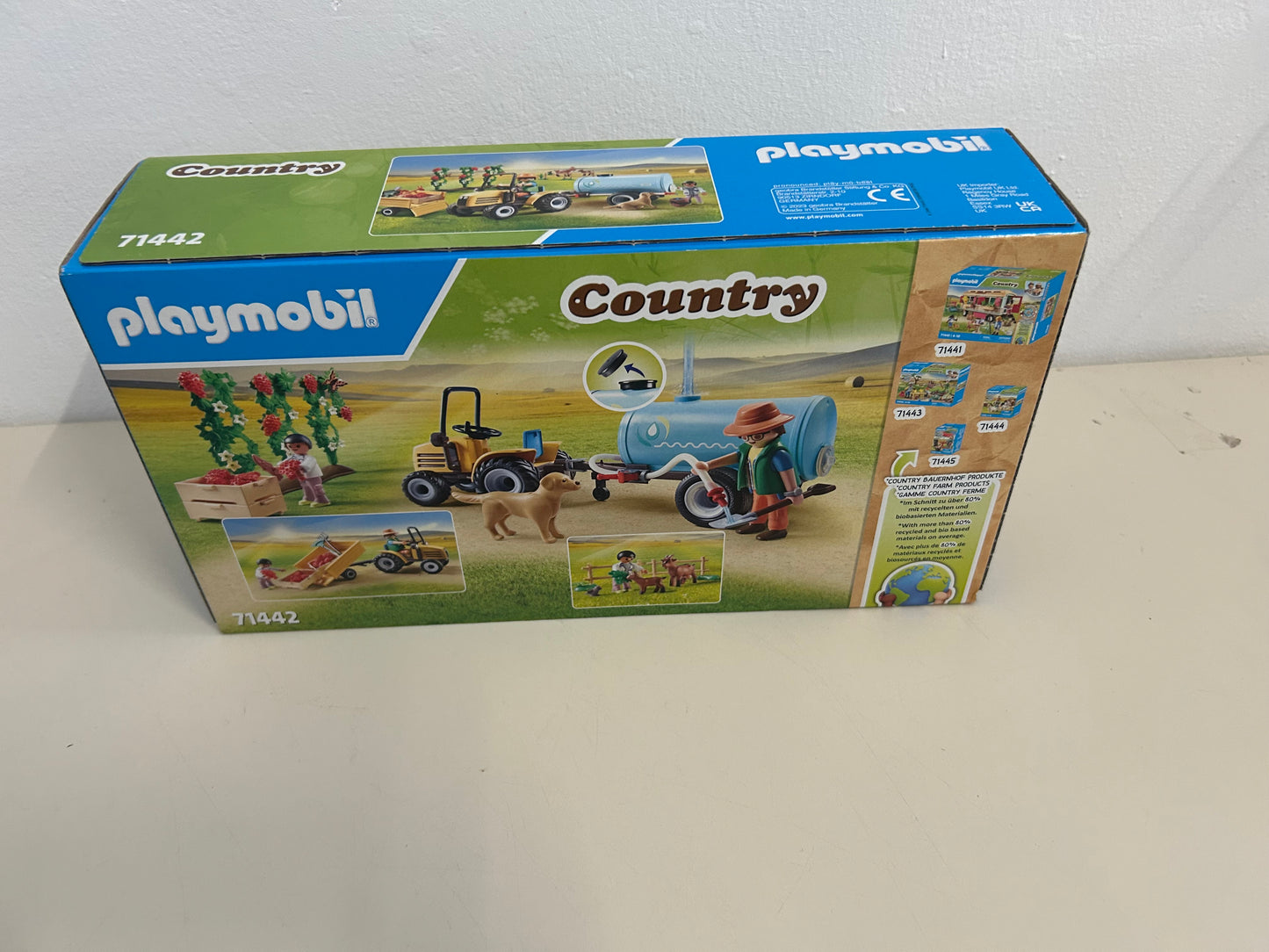 PLAYMOBIL Country 71442 Traktor mit Anhänger und Wassertank, frische Ernte auf