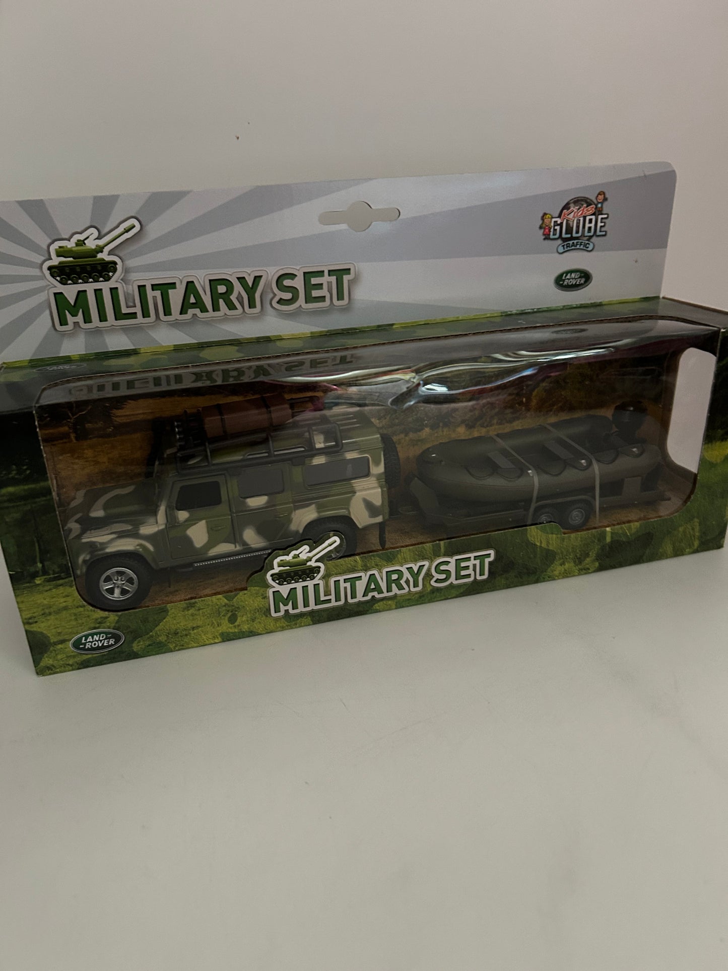 KIDS GLOBE Land Rover Defender Military set / Army / NEW - BOXED