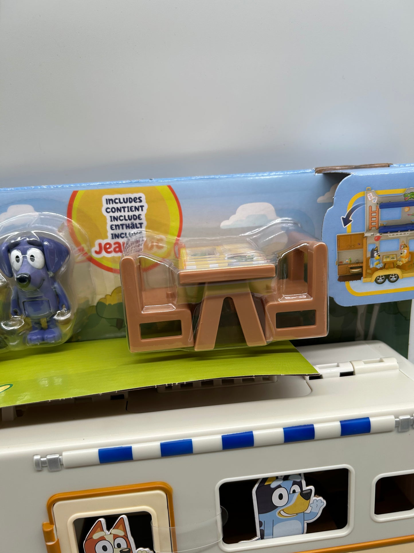 BLUEY Caravan Spielset, ausklappbarer Wohnwagen, bewegliche Figur, Zubehör