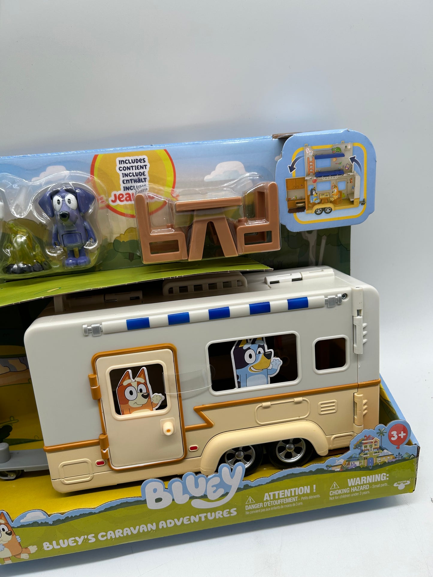BLUEY Caravan Spielset, ausklappbarer Wohnwagen, bewegliche Figur, Zubehör