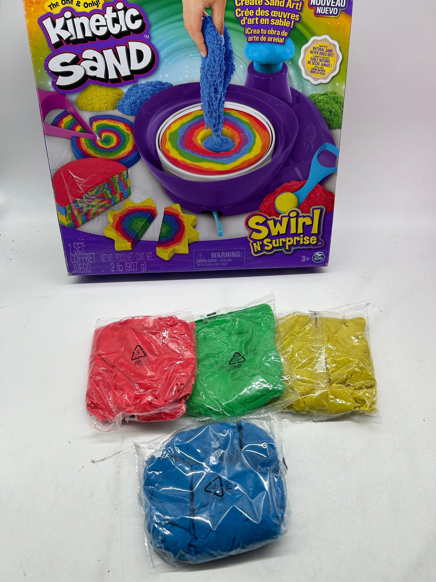 Kinetic Sand Swirl 'n Surprise Set - mit 907 g original kinetischem Sand BWARE