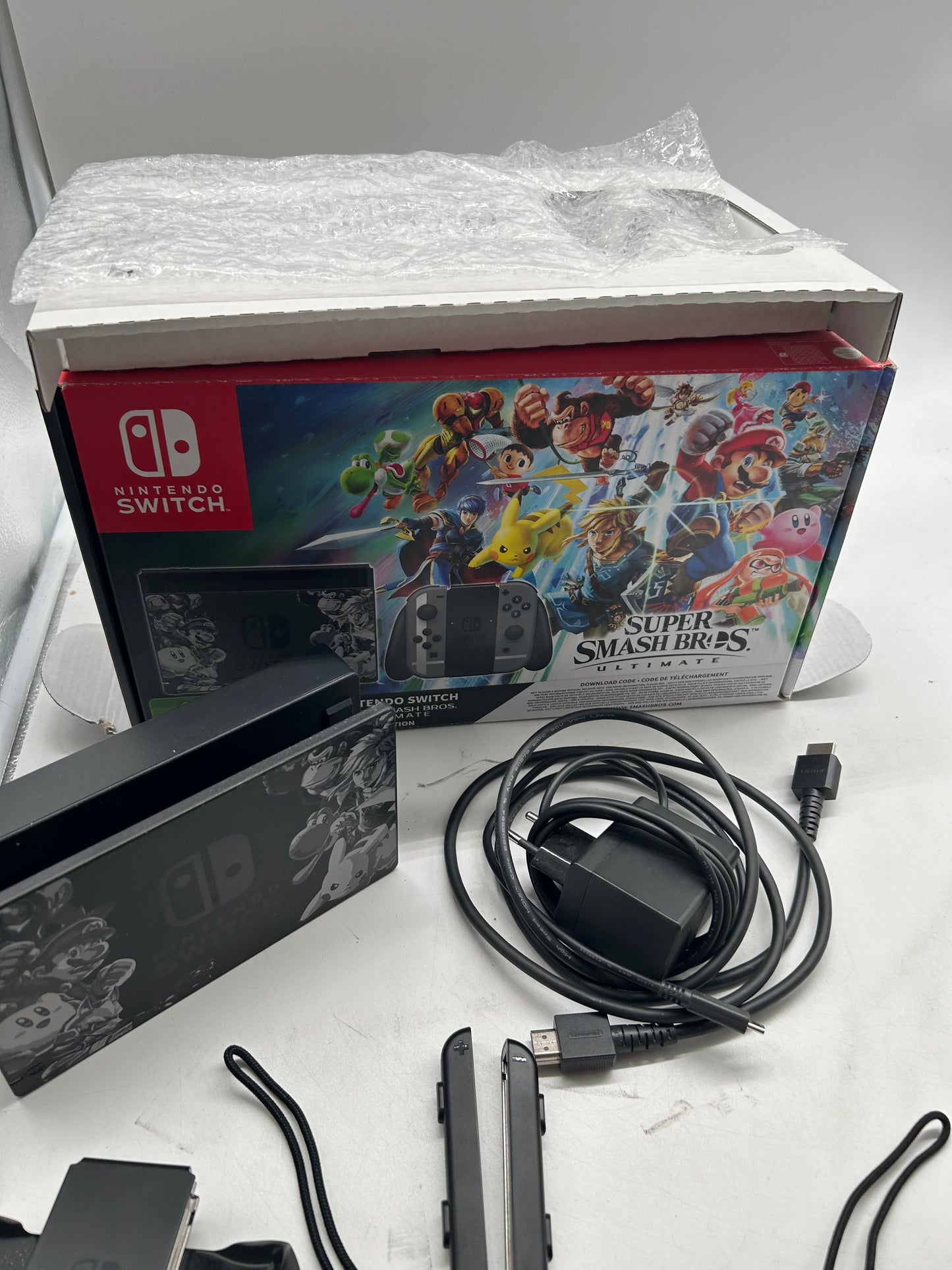 Nintendo Switch: Super Smash Bros.Ultimate Edition 32GB Spielekonsole OHNE SPIEL