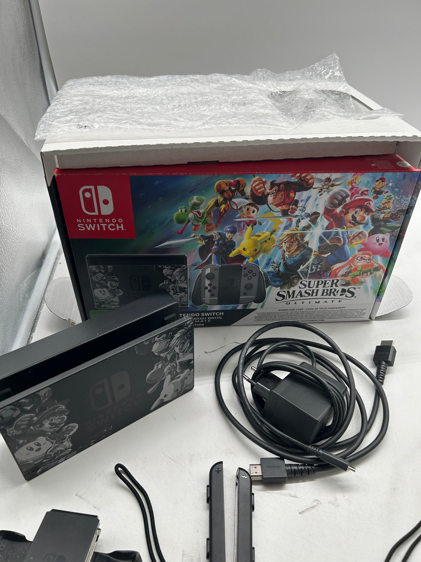 Nintendo Switch: Super Smash Bros.Ultimate Edition 32GB Spielekonsole OHNE SPIEL