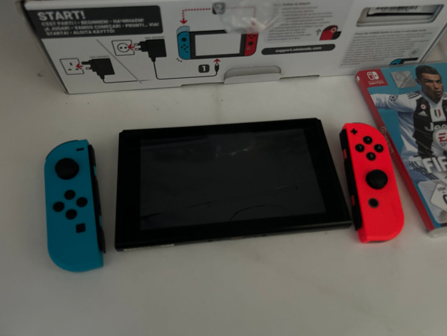 Nintendo Switch Komplett inklusive FIFA 2019