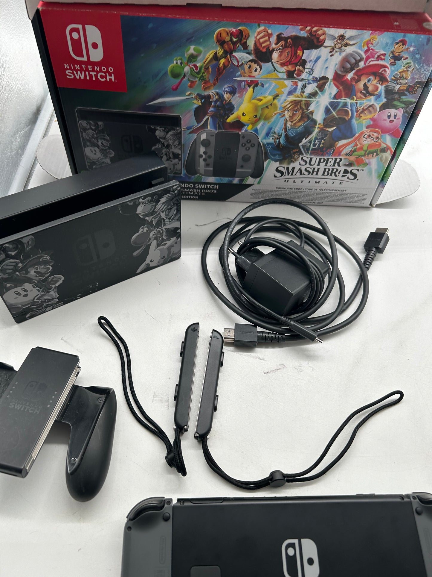 Nintendo Switch: Super Smash Bros.Ultimate Edition 32GB Spielekonsole OHNE SPIEL