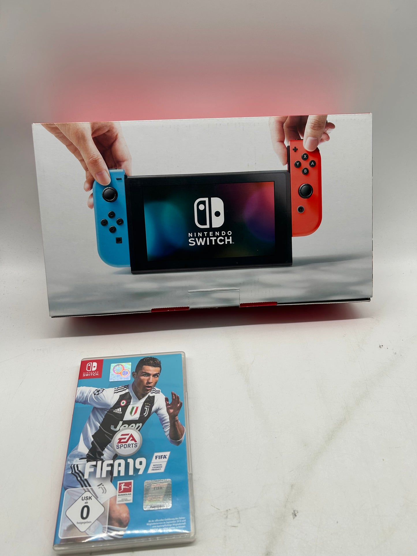 Nintendo Switch Komplett inklusive FIFA 2019