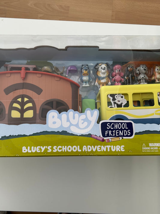 Bluey Auto Mit Wohnanhänger und Figuren