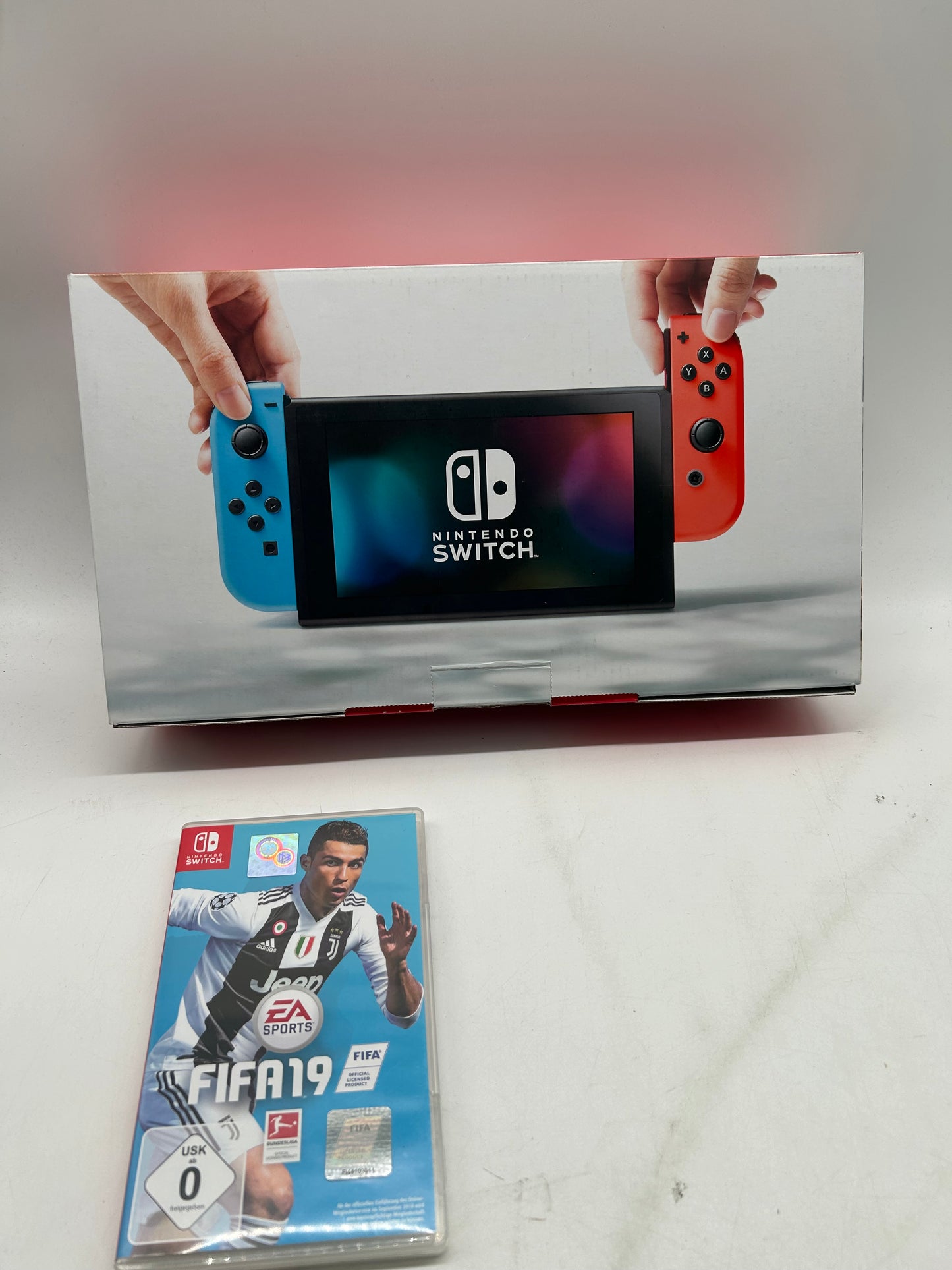 Nintendo Switch Komplett inklusive FIFA 2019