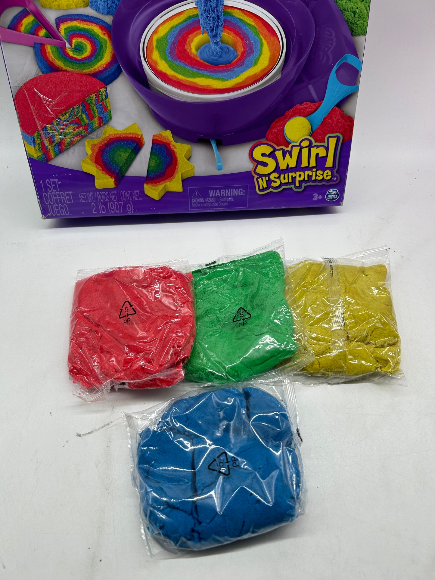 Kinetic Sand Swirl 'n Surprise Set - mit 907 g original kinetischem Sand BWARE