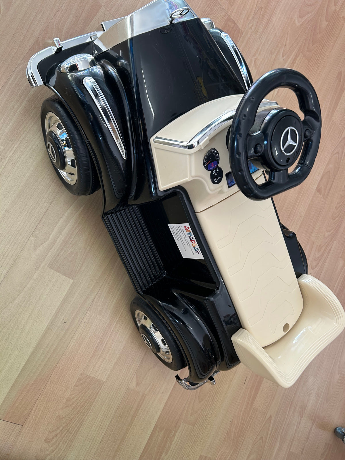 AIYAPLAY Rutschauto mit Stauraum Kippschutz Schwarz
