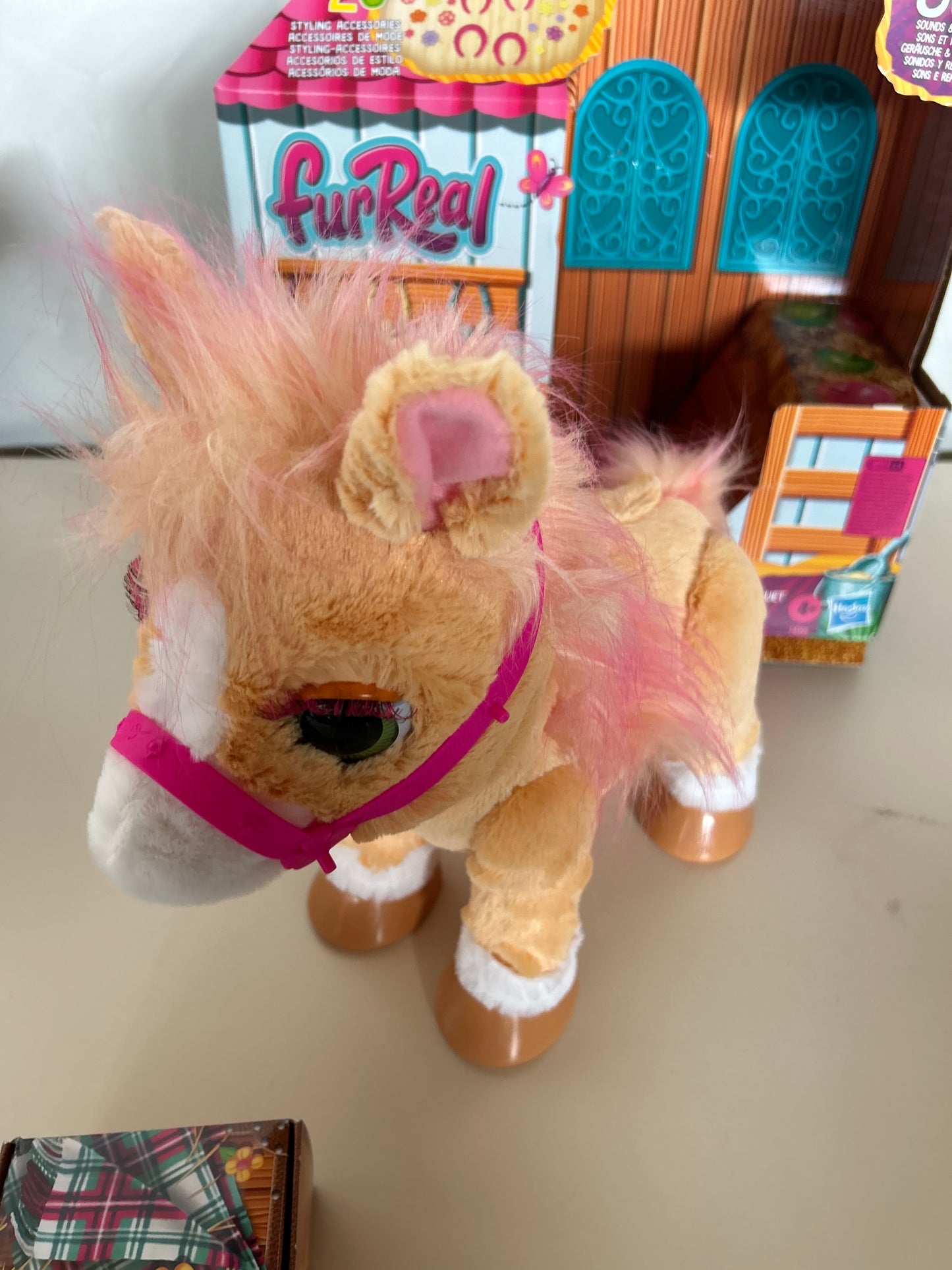 Hasbro furReal Cinnamon Mein Stylisches Pony Spielzeug