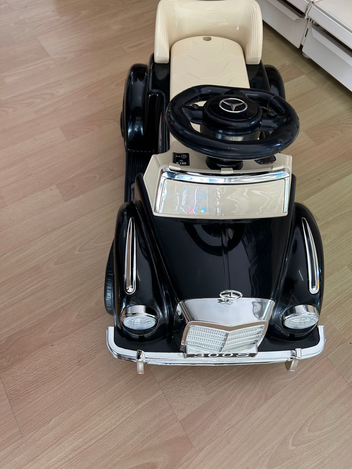 AIYAPLAY Rutschauto mit Stauraum Kippschutz Schwarz