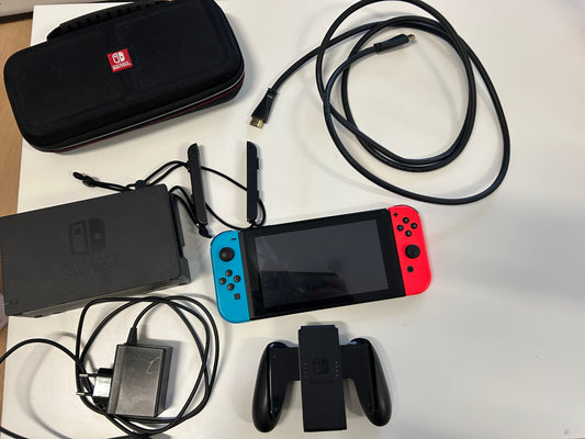 Nintendo Switch komplett mit Tasche