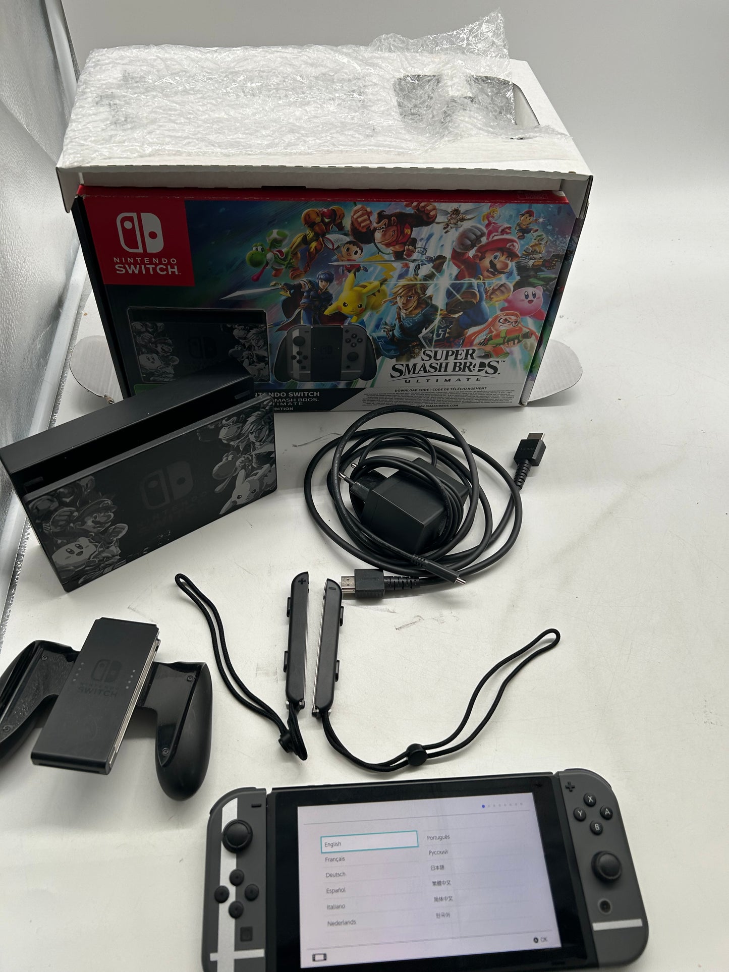 Nintendo Switch: Super Smash Bros.Ultimate Edition 32GB Spielekonsole OHNE SPIEL