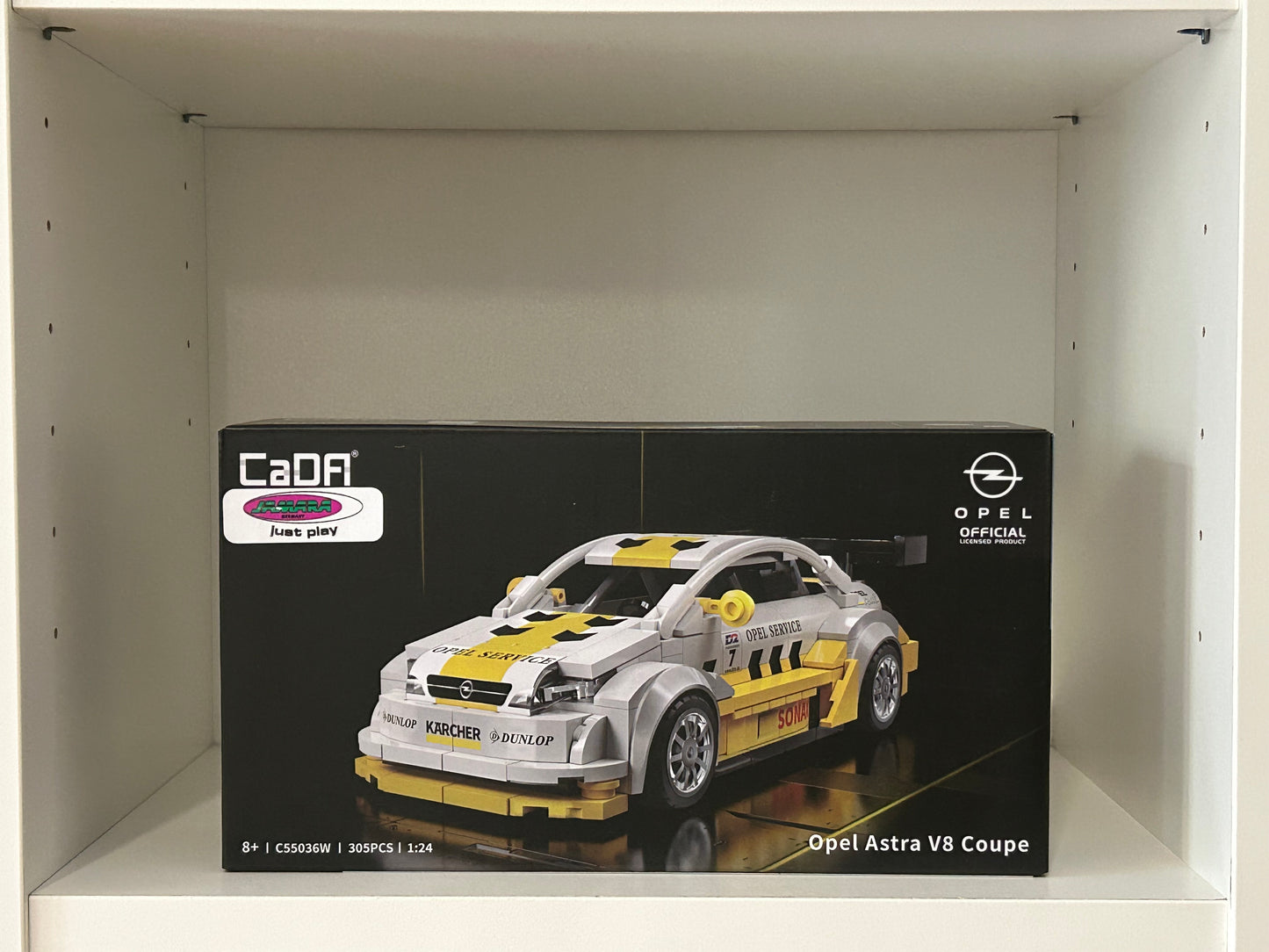 CaDA Opel Astra V8 Coupe 1:24 weiß Bricks