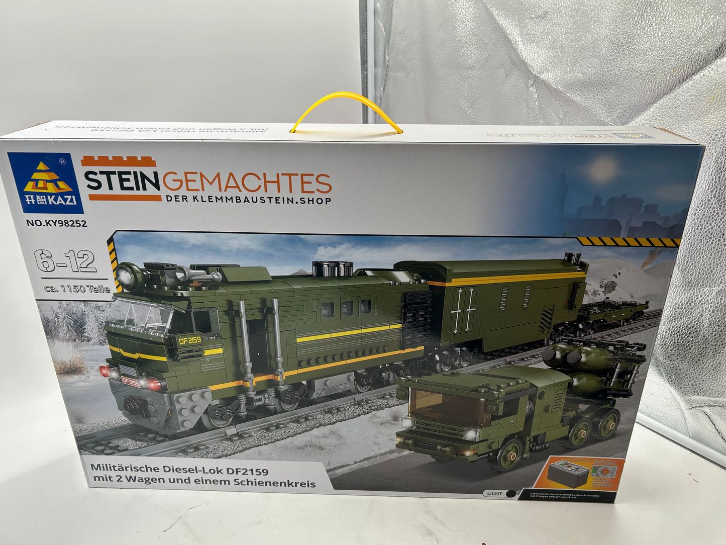 Kazi KY98252 - Military missile carrier Train mit Waggon und Schienenkreis