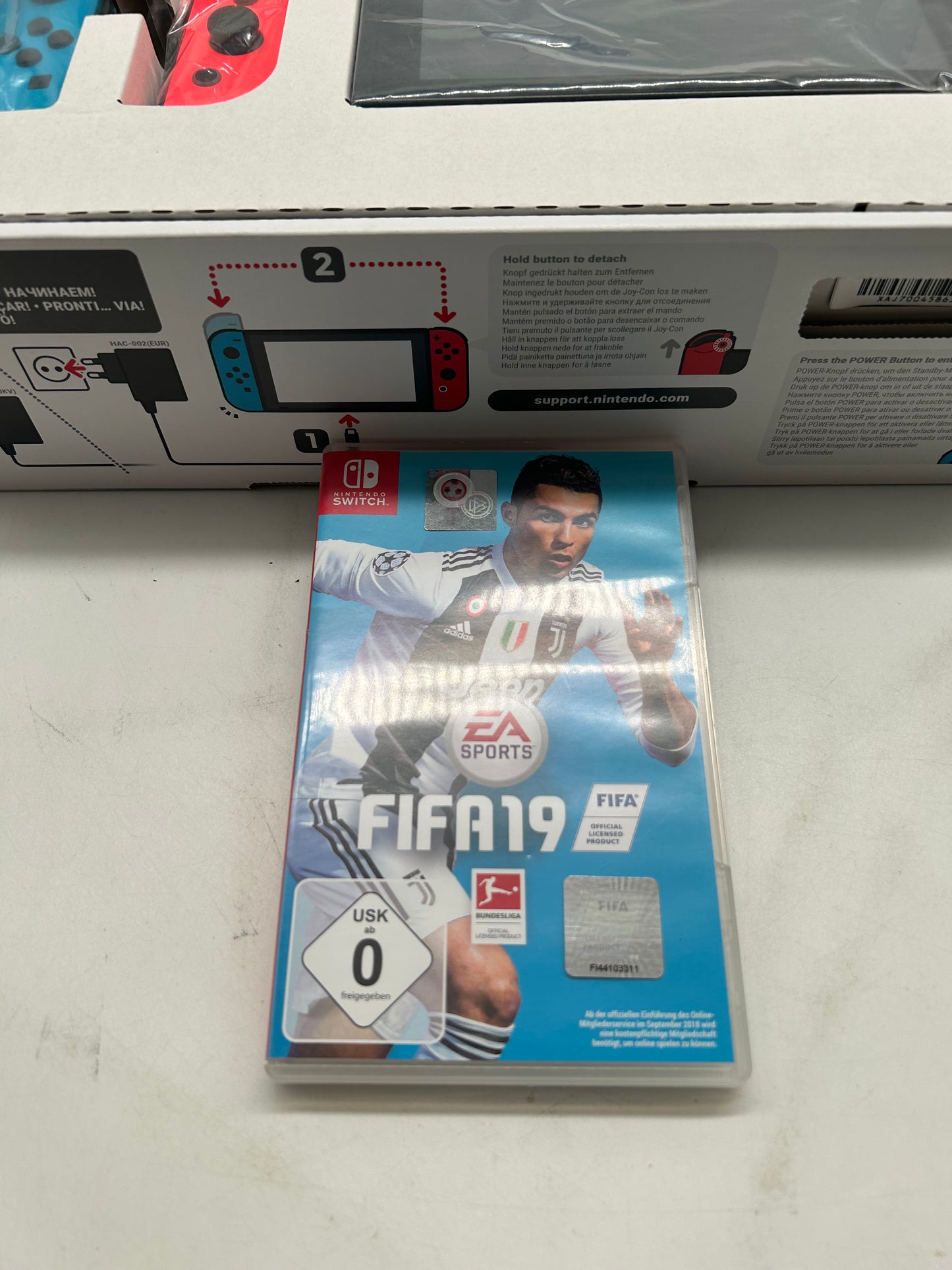 Nintendo Switch Komplett inklusive FIFA 2019