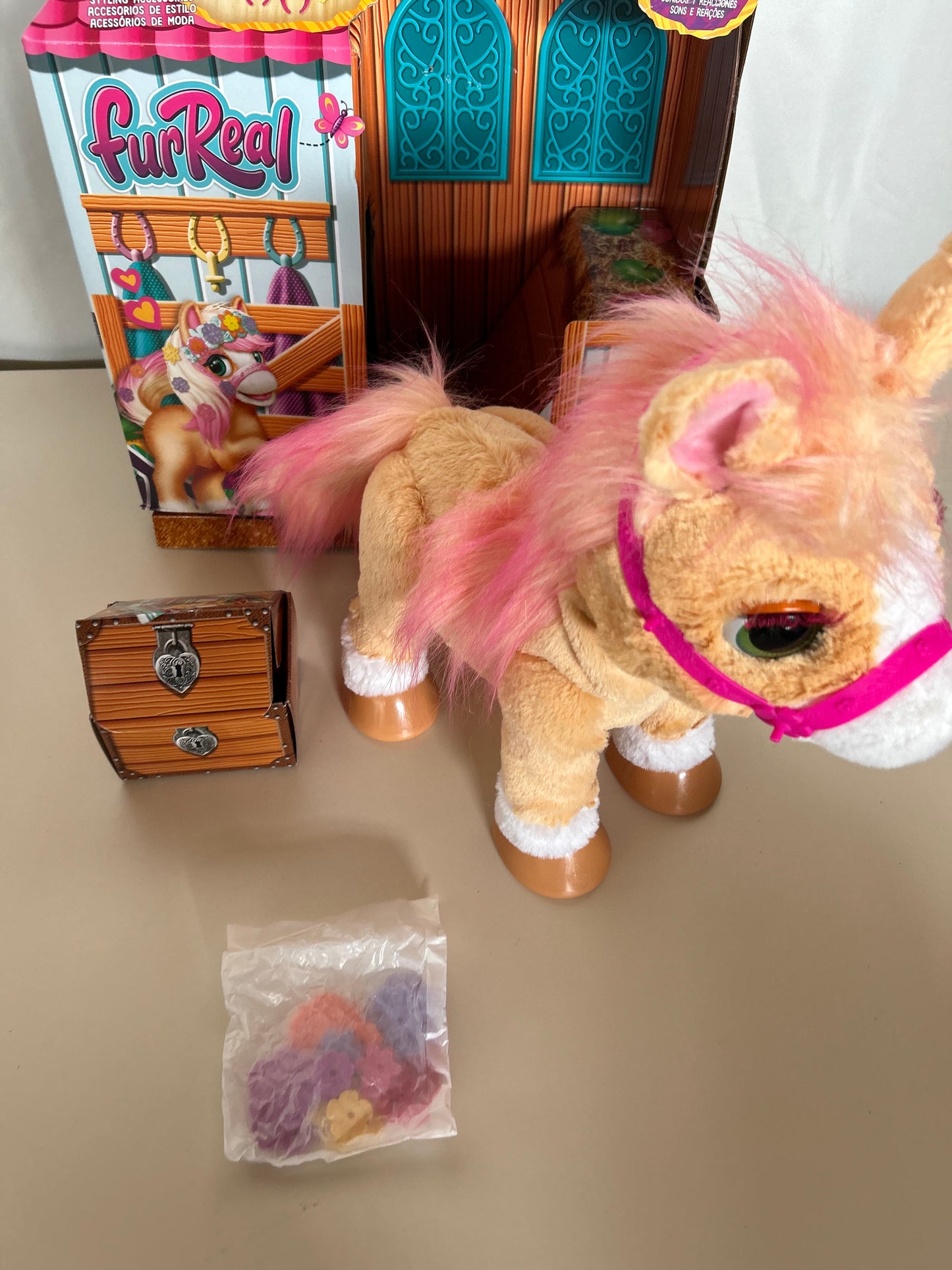 Hasbro furReal Cinnamon Mein Stylisches Pony Spielzeug