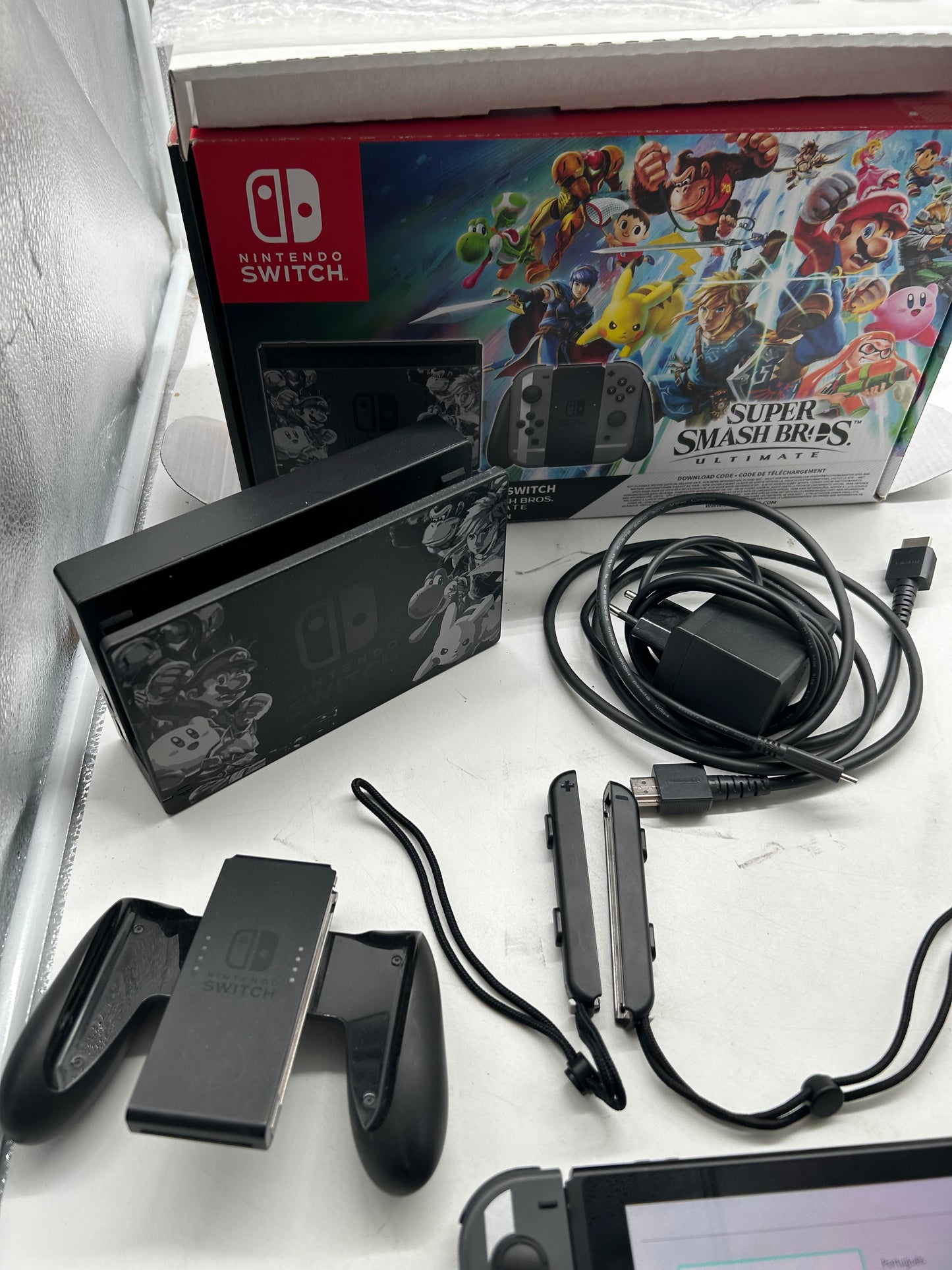 Nintendo Switch: Super Smash Bros.Ultimate Edition 32GB Spielekonsole OHNE SPIEL