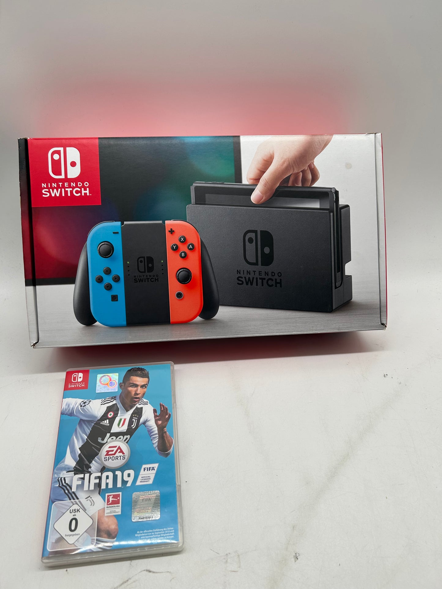 Nintendo Switch Komplett inklusive FIFA 2019